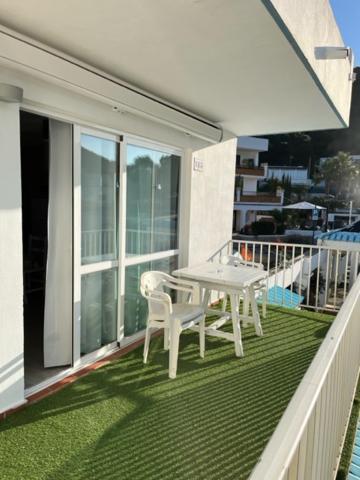 Apartamentos Cana Sofia Cala Llonga  Exterior photo
