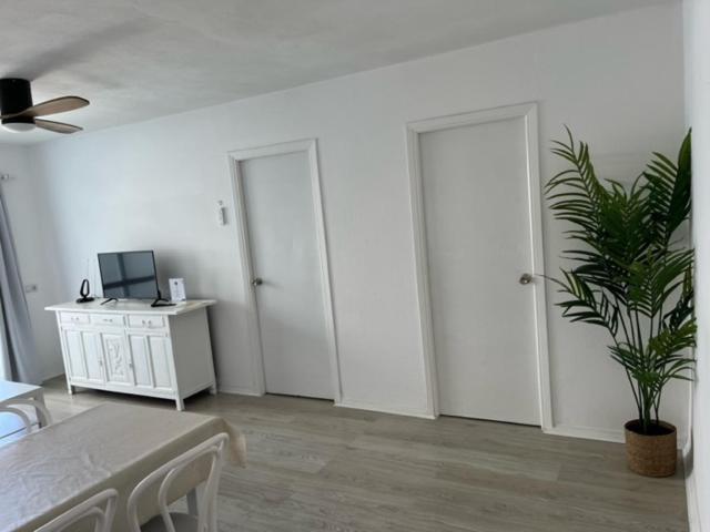 Apartamentos Cana Sofia Cala Llonga  Exterior photo